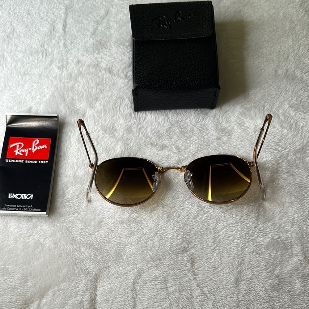 Ray-Ban Folding Sunglass - Picture 9 of 14